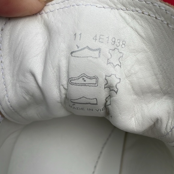 ⛔️SOLD⛔️ PRADA Men’s Low Trainers Suede Shoes Size 11US - Picture 11 of 15